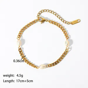 Detail of 18K gold-plated stainless steel bracelet with white pearls and lobster clasp