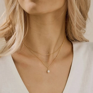 Elegant gold double-layer necklace featuring a minimalist pearl pendant for women