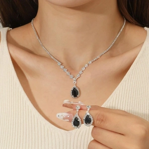 Elegant bridal jewelry set with black teardrop rhinestones, necklace and earrings set