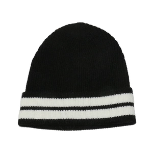 Bonnet en tricot noir minimaliste avec rayures blanches et protection des oreilles hiver