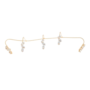 Dettaglio del bracciale a catena dorata con cinque cluster di cristalli di zircone taglio marquise