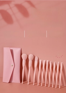 Close-up of 10-piece pink makeup brush set with storage bag and soft 0.065mm bristles