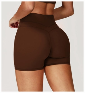 Vue arrière du short de yoga taille haute avec couture en V pour effet push-up