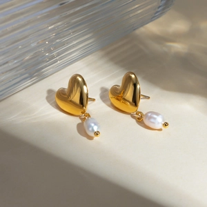 Boucles d'oreilles cœur en or 18k avec perles d'eau douce naturelles pour femme