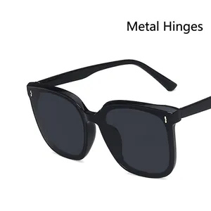 Classic black square cat-eye sunglasses with durable metal hinges for fashion style