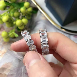 Anelli aperti chic con zirconi taglio ovale e smeraldo placcati in oro bianco