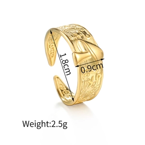 Detail of gold C-shaped ring with nautical relief patterns and dimensions 1.8cm