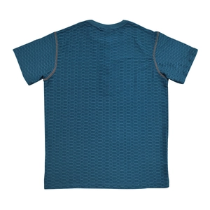 Gros plan sur le tissu respirant à texture alvéolée d'un t-shirt de sport pour hommes