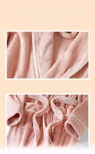 Détails du peignoir en flanelle rose montrant le col châle et le liseré blanc raffiné