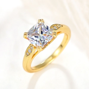 Eleganter Goldring mit quadratischem Zirkonia und Blattakzenten für Hochzeiten