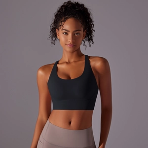 Dettaglio del reggiseno sportivo nero spazzolato bifacciale con incrocio posteriore