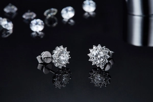 Macro shot of S925 sterling silver snowflake earrings with white moissanite and mirror reflection