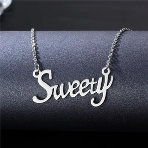 Collier en acier inoxydable argenté avec pendentif Sweety et chaîne fine en maille O