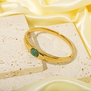 Bracelet en acier inoxydable plaqué or 18 carats avec pierre aventurine verte