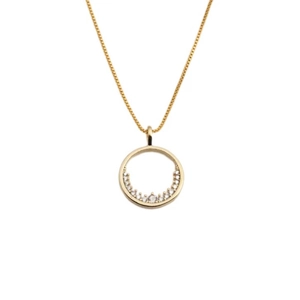 Collana in rame dorato con ciondolo circolare decorato con pietre di zirconia brillante
