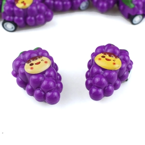Mini grape-shaped pull-back car toy with cute cartoon face for kids and toddlers