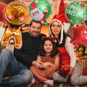 Christmas balloon set with giant gingerbread man and star for festive party decoration
