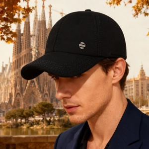 Men's thermal winter baseball cap in black with warm lining for outdoor activities