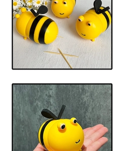 Détails du porte-cure-dents en forme d'abeille jaune sur table et gros plan tenu à la main
