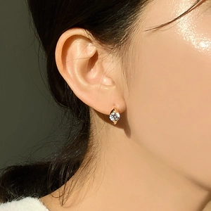 Minimalist 925 silver gold-plated hoop earring with sparkling zircon on ear model