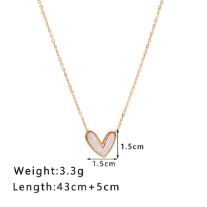 Collana in acciaio inossidabile placcato oro 18k con ciondolo a cuore in madreperla