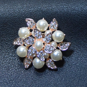 Women Flower Brooch Alloy Simulated Artificial Pearl Rhinestone Pin Elegant Wedding Banquet Fashion Jewelry Clothing Accessory