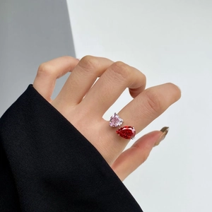 Bague élégante en argent S925 avec cœur rose et zircone rouge en forme de poire.