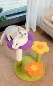 Detail of flower-shaped cat tree featuring soft plush fabric and durable sisal scratching posts