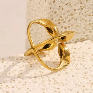 Elegante anello a serpente in acciaio inossidabile placcato oro 18K con design a foglia