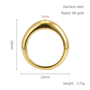 Tableau détaillé des tailles d'une bague en acier inoxydable plaqué or 18 carats