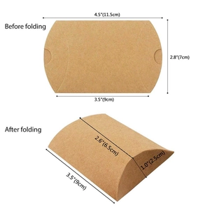 Braune Kraftpapier-Kissenbox zeigt Maße vor und nach dem Falten für Süßigkeitenverpackung