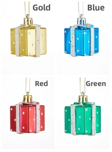Vista dei ciondoli natalizi a forma di pacchetto regalo in rosso, oro, blu e verde