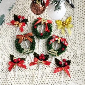 Lot de 8 pics à gâteau de Noël avec couronnes, nœuds rouges et feuilles de houx festives