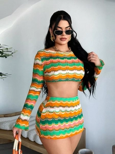 Ensemble tricot deux pièces femme avec haut court à vagues et jupe moulante colorée