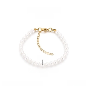 Detail view of pearl glass bead bracelet showing 190x6mm chain length and gold clasp