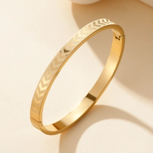 Minimalist Stainless Steel Arrow Pattern Bangle For Men Women Retro Electroplated Couples Bracelet Fashion Jewelry Gift