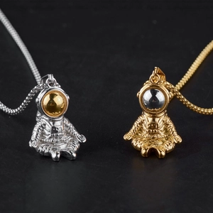 Hip hop astronaut pendant necklace in gold and silver steel finish for men and women