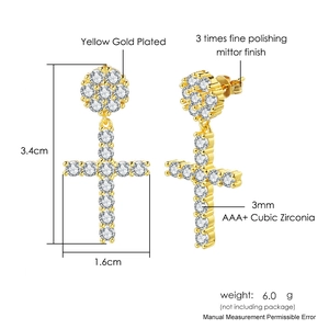 Detailansicht von Kreuzohrringen mit 3mm AAA+ Zirkon und Maßen von 3,4cm x 1,6cm