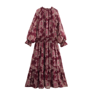 Robe longue vintage rouge vin avec imprimé paisley, manches longues et taille élastique