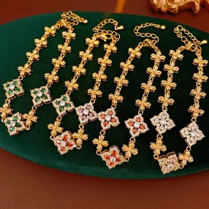 Pulseras florales vintage bañadas en oro con circonitas de colores en terciopelo