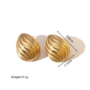 Detailed size and weight view of 18K gold stainless steel earrings with textured stripes