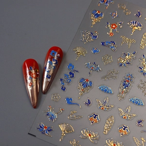 Stickers nail art style chinois dorés avec motifs d'éventails et fleurs sur fond sombre