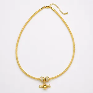 Detail van gouden vliegtuigketting met 44+5cm lengte en 23x21mm hanger afmetingen