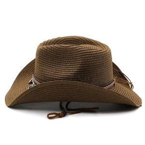 Détail d'un chapeau de cowboy en paille marron avec perles turquoise et cordon réglable