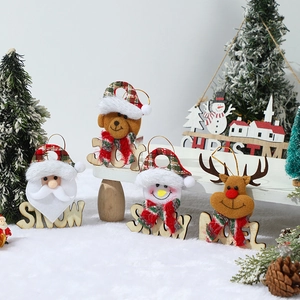 Lot de 4 ornements de Noël en bois rustique avec personnages en peluche Père Noël et Bonhomme de neige