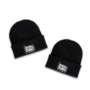 Bonnet en maille noir avec broderie de fille anime et texte japonais style street