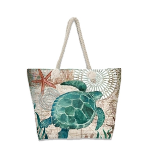 Détail du sac de plage avec motif tortue marine et anses robustes en corde de coton