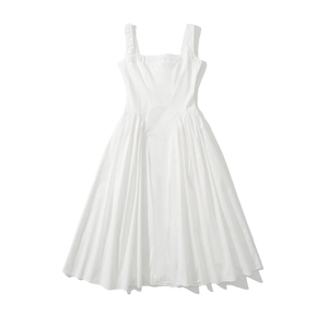 Elegante abito midi bianco senza maniche con scollo quadrato e gonna a pieghe a trapezio