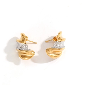 Boucles d'oreilles torsadées en acier inoxydable bicolore avec texture or et argent