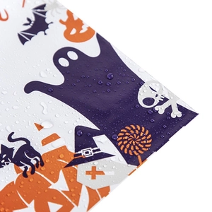 Wasserdichte Halloween Versandtaschen mit Geist- und Kürbismotiv und Wassertropfen